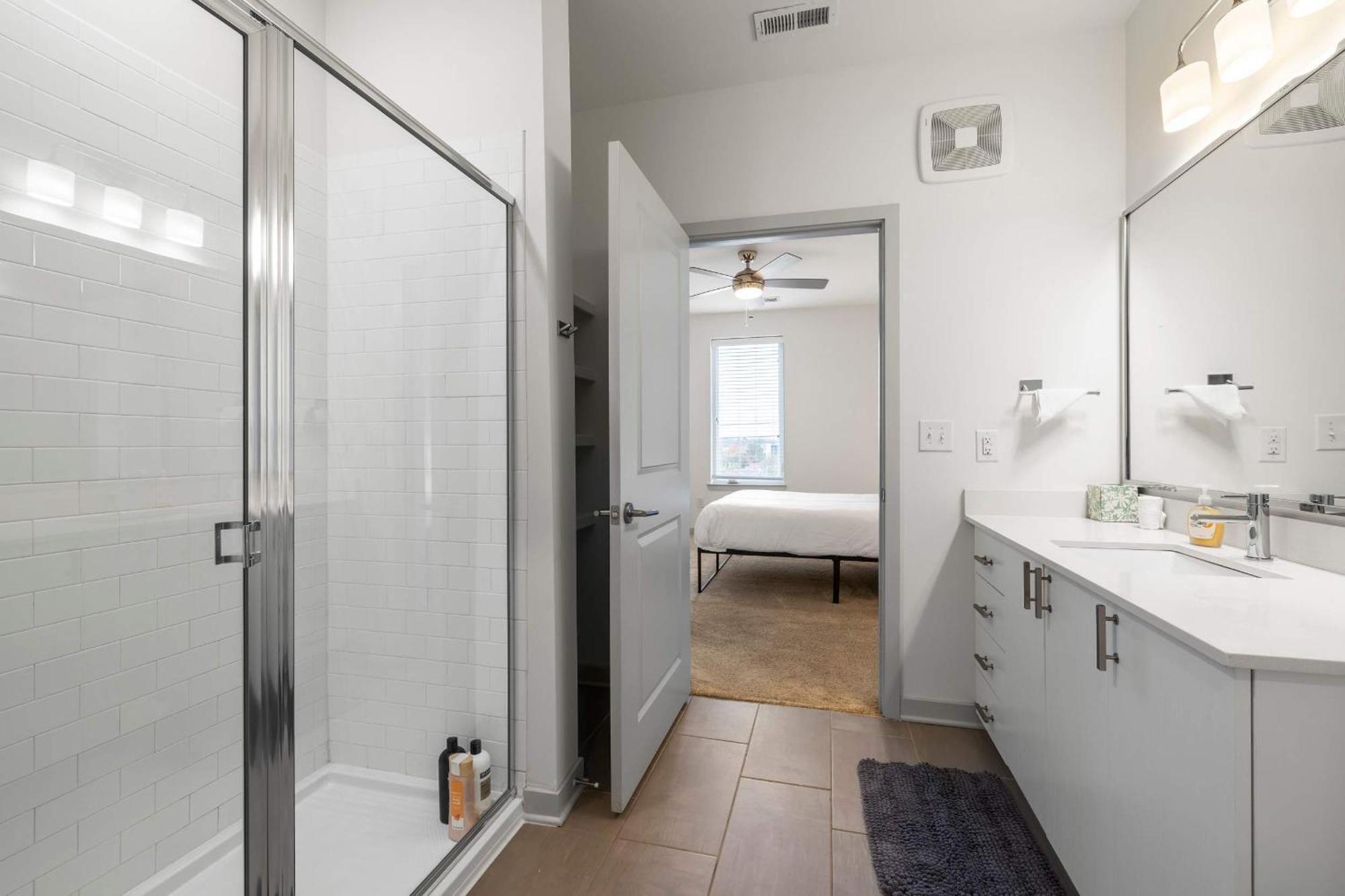 Modern Nulu 2br Cozysuites 07 * Louisville
