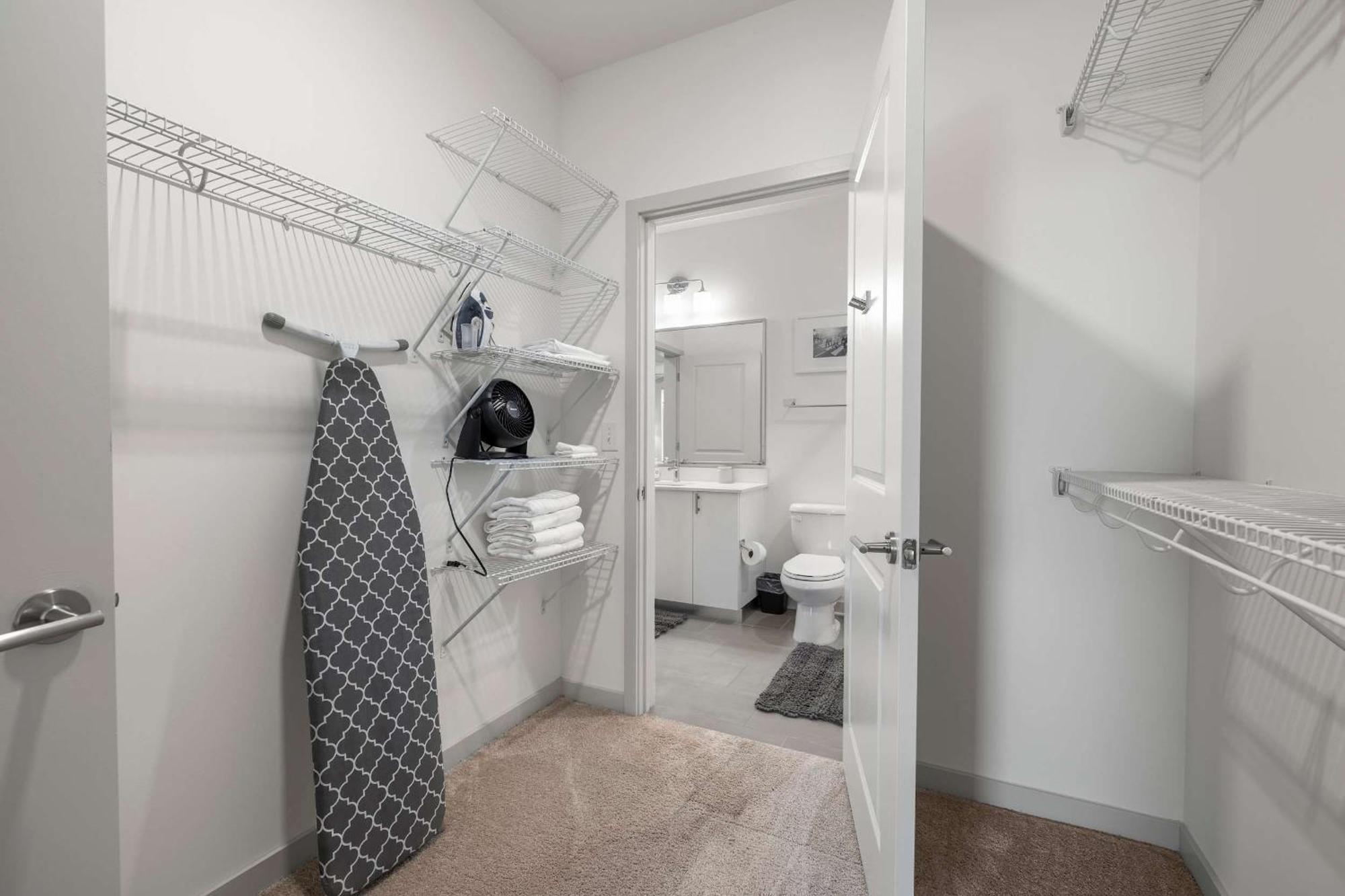 Modern Nulu 2br Cozysuites 07 Louisville