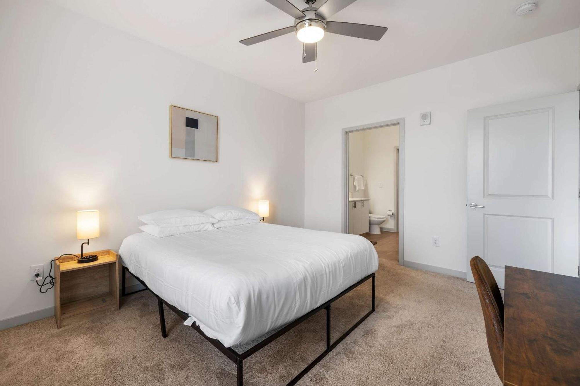 Modern Nulu 2br Cozysuites 07 Apartment Louisville