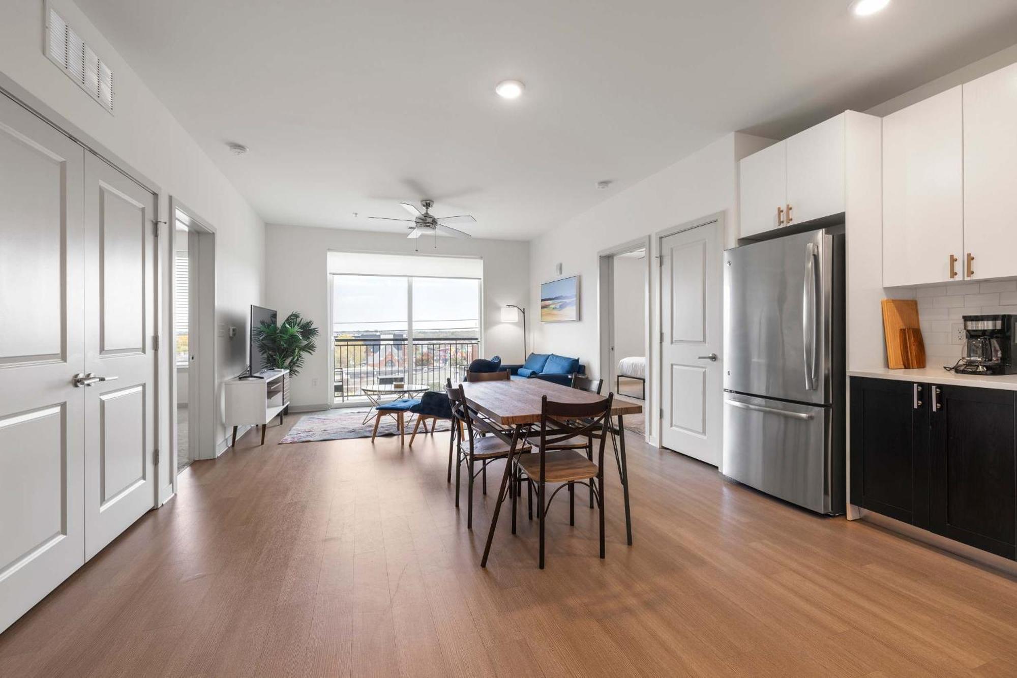 Modern Nulu 2br Cozysuites 07 Louisville